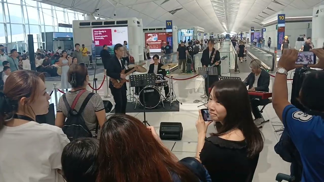 "Marry You" cover Bruno Mars in Hongkong transit!