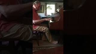 IMG 0152 Rolf am Klavier . Amazing Graee