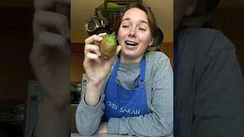 Can you eat kiwi berries skin?