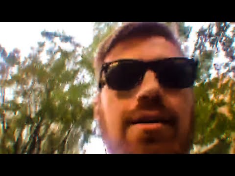 моднявый Вася идет