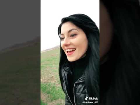 Qız eşəklə söpət edir eşək gülür-tiktok