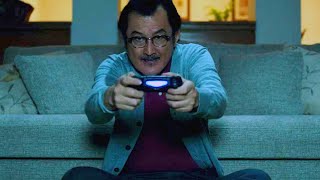 堅物な父・吉田鋼太郎が暗い部屋でプレイ開始／映画『劇場版 ファイナルファンタジーXIV光のお父さん』特報