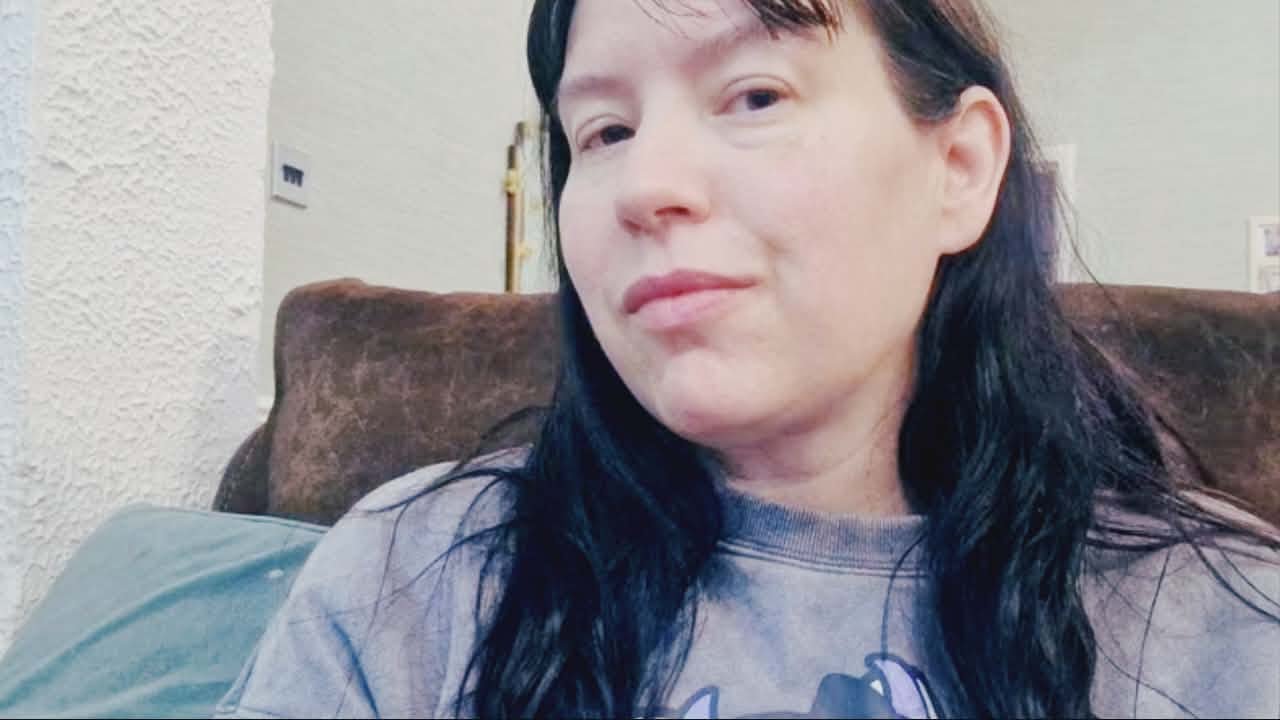 ASMR Ваша новая лучшая подруга делает вам макияж... НО ОНА НАРЦИССИС!!! ;)