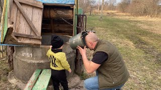 Мы всей семьей попали в глухую деревню, пили воду из колодца и нашли древние предметы быта