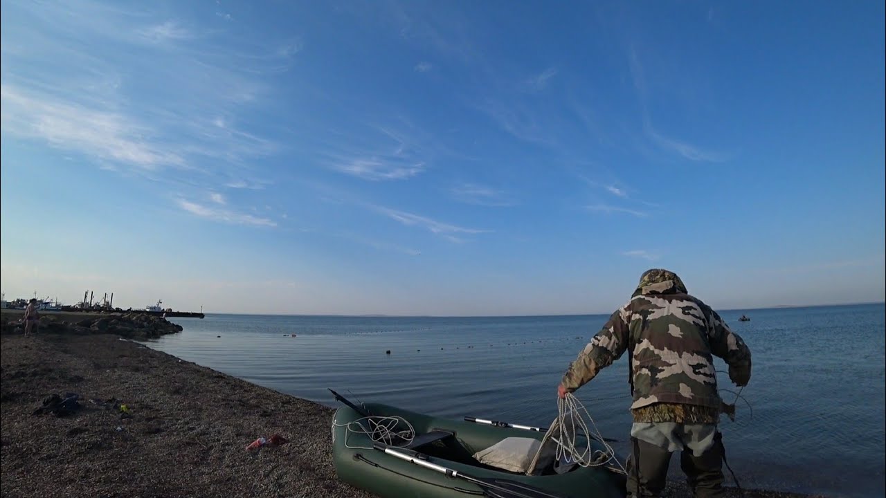 Тамань видео. Рыбалка Таманский залив. Темрюкский залив рыбалка. Тамань рыбалка на море. Таманский залив рыбалка с берега.