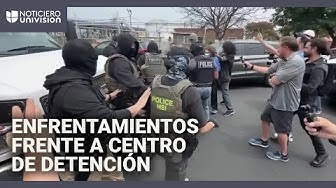 Thumbnail for Protestas y tensión afuera de un centro de detención de ICE donde escaparon cuatro inmigrantes
