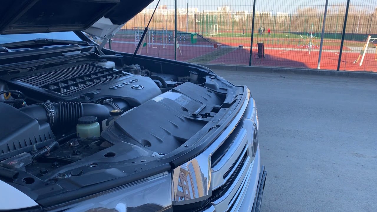 Подкапотное пространство переделанного Toyota land cruiser 200 || Carpoint Studio