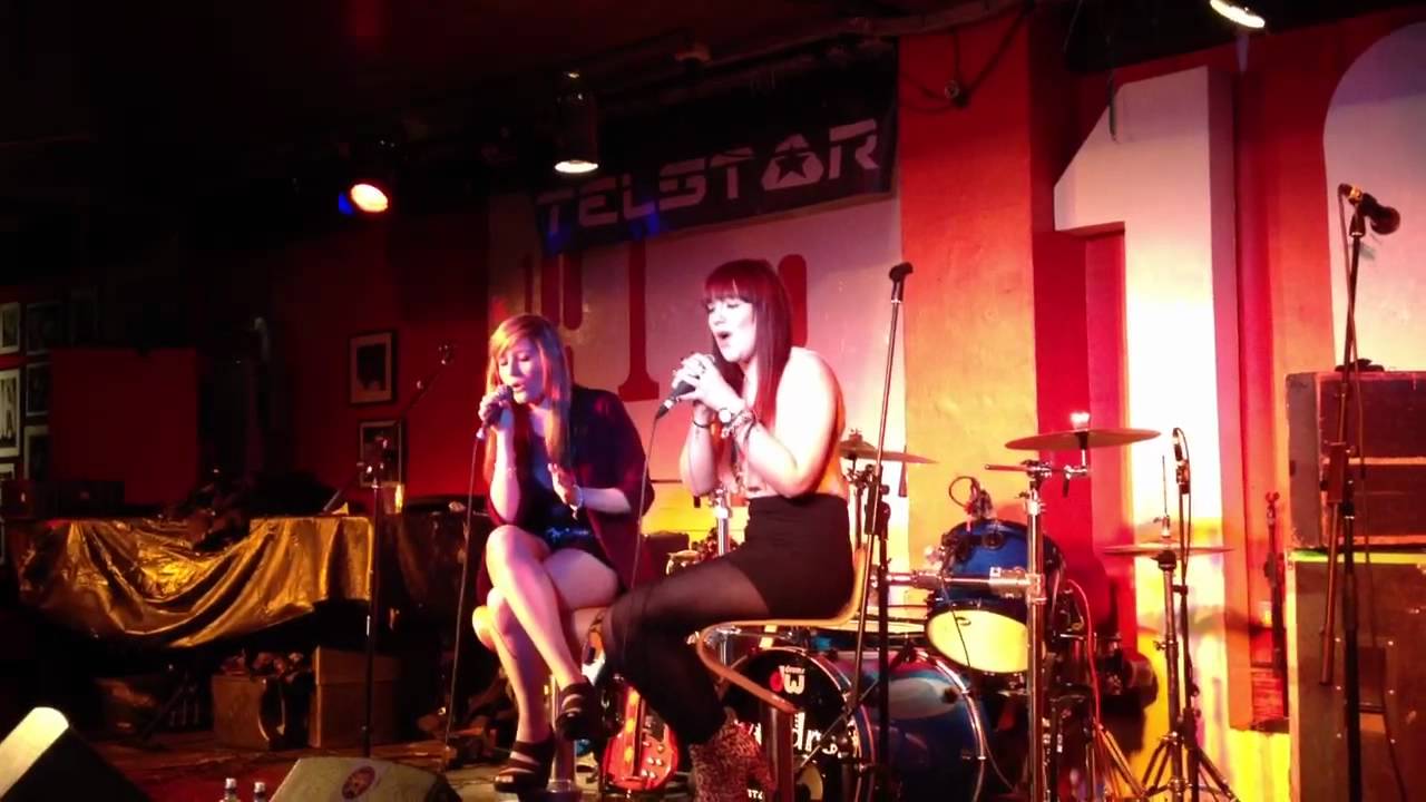 Holly Rolph & Abby Marlow 'Your Song' Live at 100 Club - YouTube