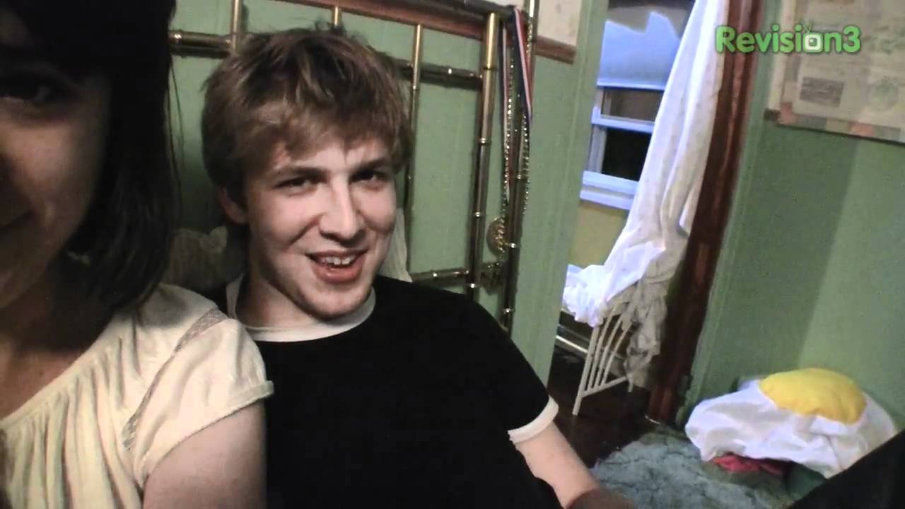 Dan3.0 - How Dan met Danielle - In which Dan and Danielle eat peach pancakes, go on an indoor picnic and tell the story of how they met. 