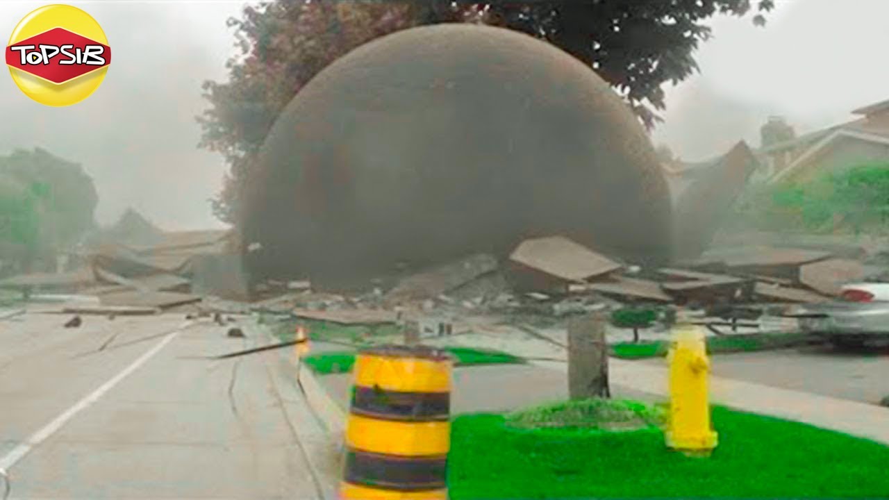 20 Benda Aneh Yang Jatuh Dari Langit Yang Tidak Pernah Anda Duga!