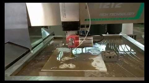 máy cắt tia nước 5 trục cắt đá