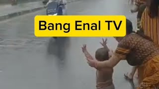 Download Lagu Shakira DA7_Penuh Haru Balita Rela Berhujan hujan demi menyalami idolanya Si Peri Kecil  MP3