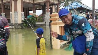 Semua pemancing senior dihabisi bocil ini di spot banjiran