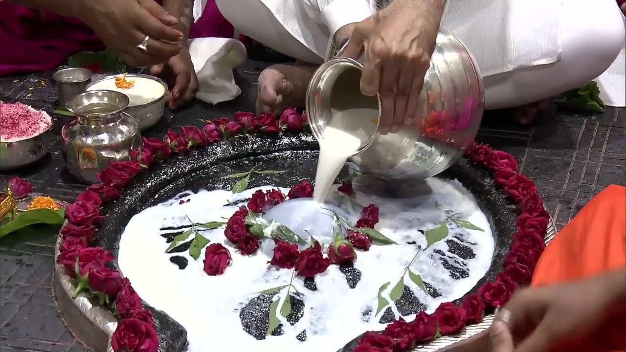 PM Shri Narendra Modi offers prayers at Baba Baidyanath Dham in Deoghar Jharkhand