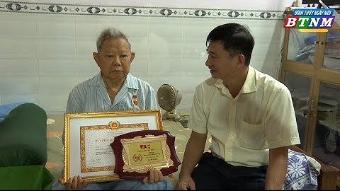 PHƯỜNG BÌNH THỦY TRAO HUY HIỆU ĐẢNG ĐỢT 7/11 TẠI NHÀ CHO ĐẢNG VIÊN CAO NIÊN