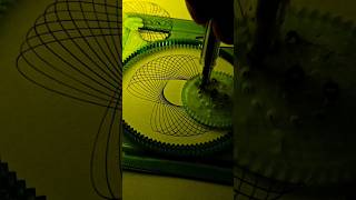 スパイログラフを壮大に描く シ