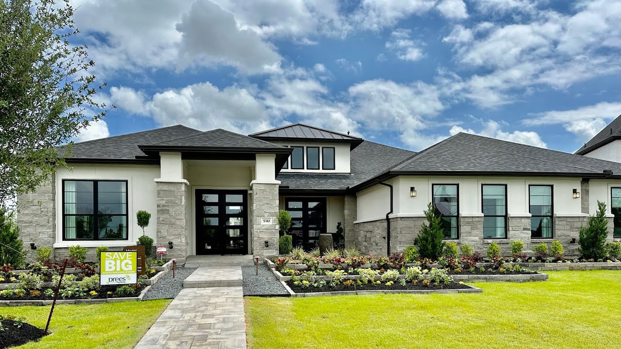 Move-In Ready Home for $769k in Meridiana in Iowa Colony Texas | Drees Custom Homes Leighton Plan 🎁