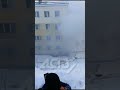 Пожар в Холмске: пятиэтажку заволокло дымом