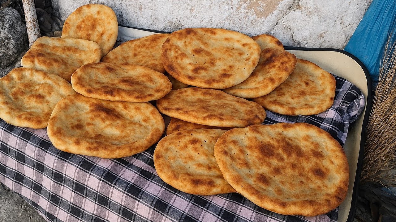 Köyde Gerçek Tandır Ekmek Yapımı! Mis Gibi Kokusu Her Yere Yayıldı