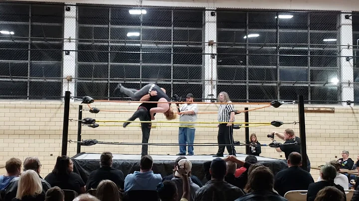 Jacob Sawyer vs Skylar Hudson