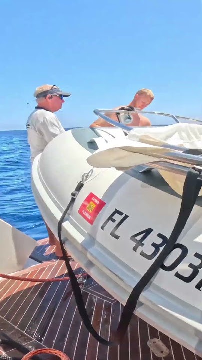 day-in-the-life-yacht-crew-responsibilities-belowdeck-yacht-chef