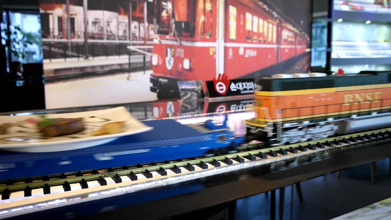 G Scale Train model at Kisha Restaurant 키샤레스토랑에 있는 G스케일 철도모형 YouTube