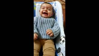 طفل يضحك بشكل هستيري Laughing Baby very beautiful