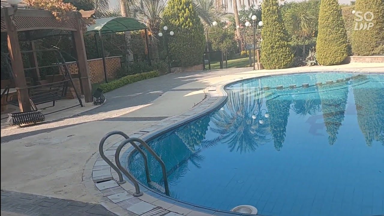 فيلا للبيع 1300متر الترا سوبر لوكس 2 قطعة شارع امامى وخلفى بارقى كمبوند مدينه الشروق ت 01094975370