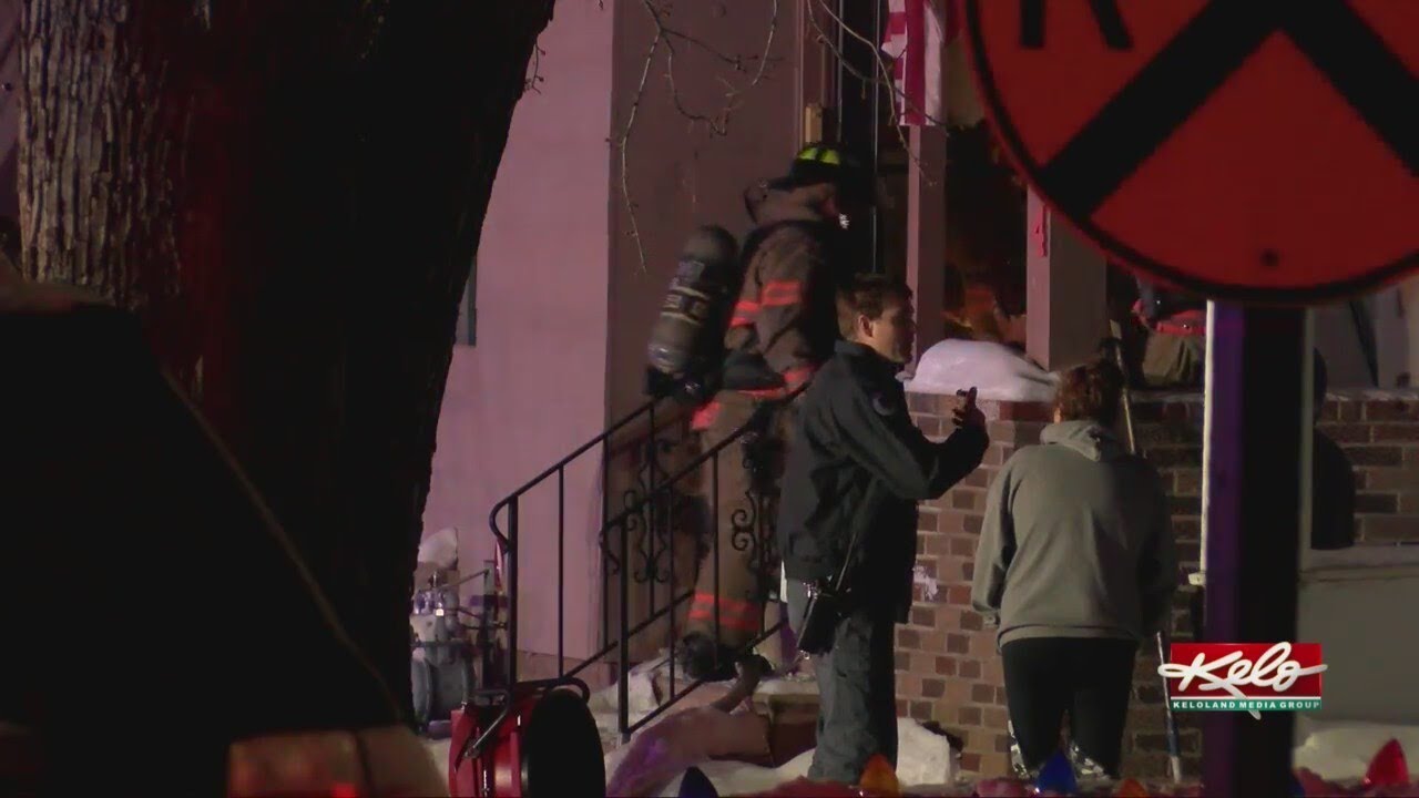 Crews respond to early morning fire in Sioux Falls - YouTube