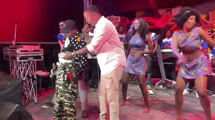 Aunty Ramota vs Taye currency and Lande in Ibadan aunty Ramota want to go to war…😂