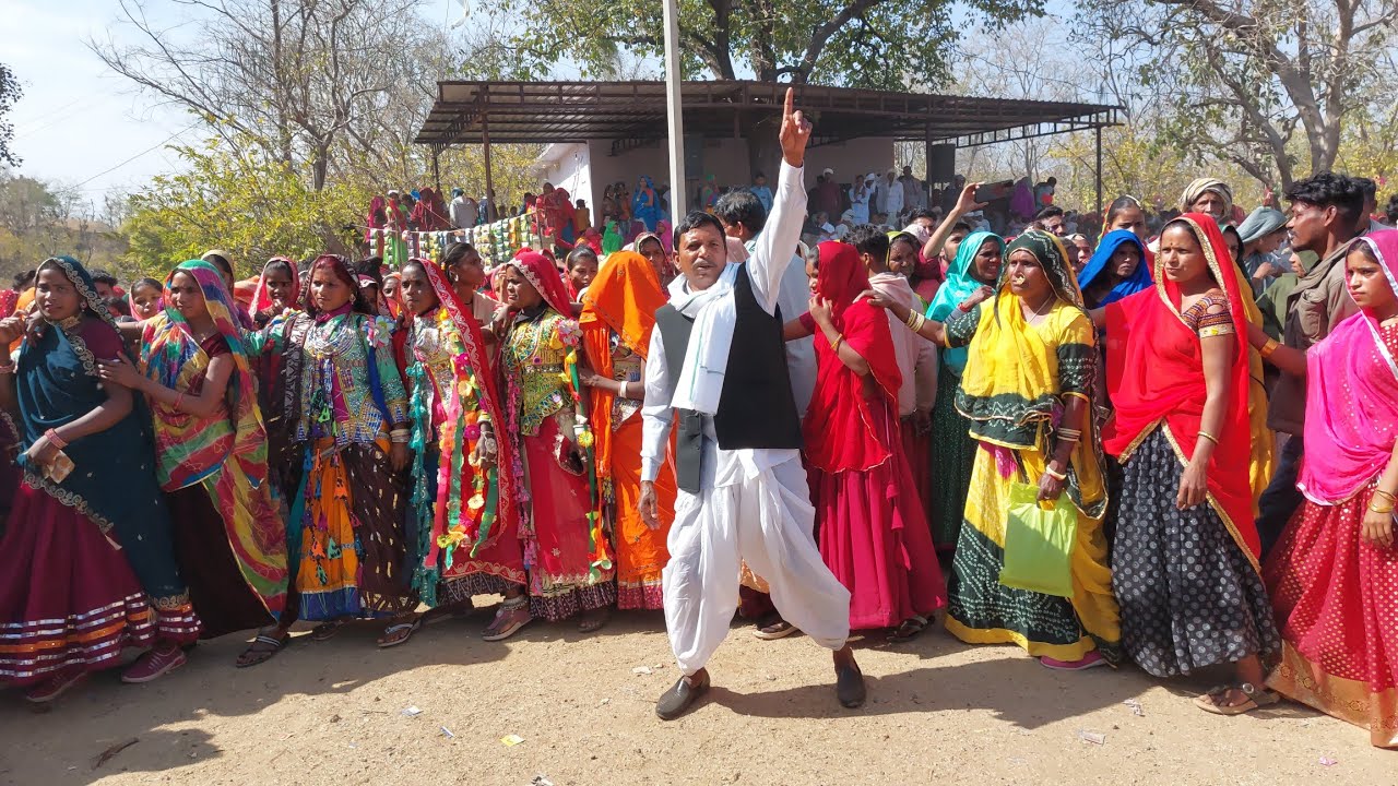 ||हाटो- हाटो फिरे काल्लों कैसनो रे..|