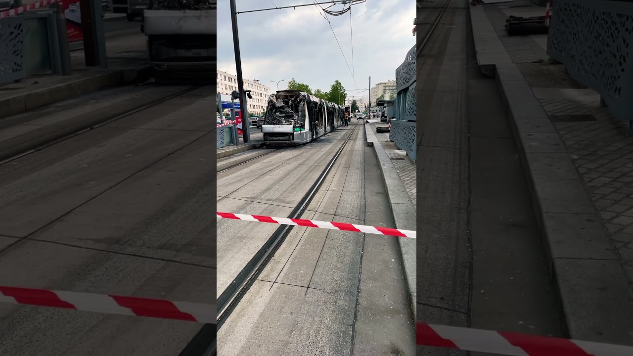 Une rame du Tram T6 a brulé RIP 🕊️🕊️😭😭😭
