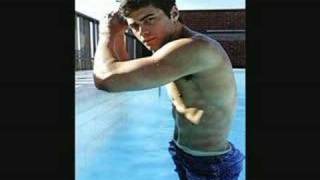 Slideshow of shirtless guys! I wanna love u