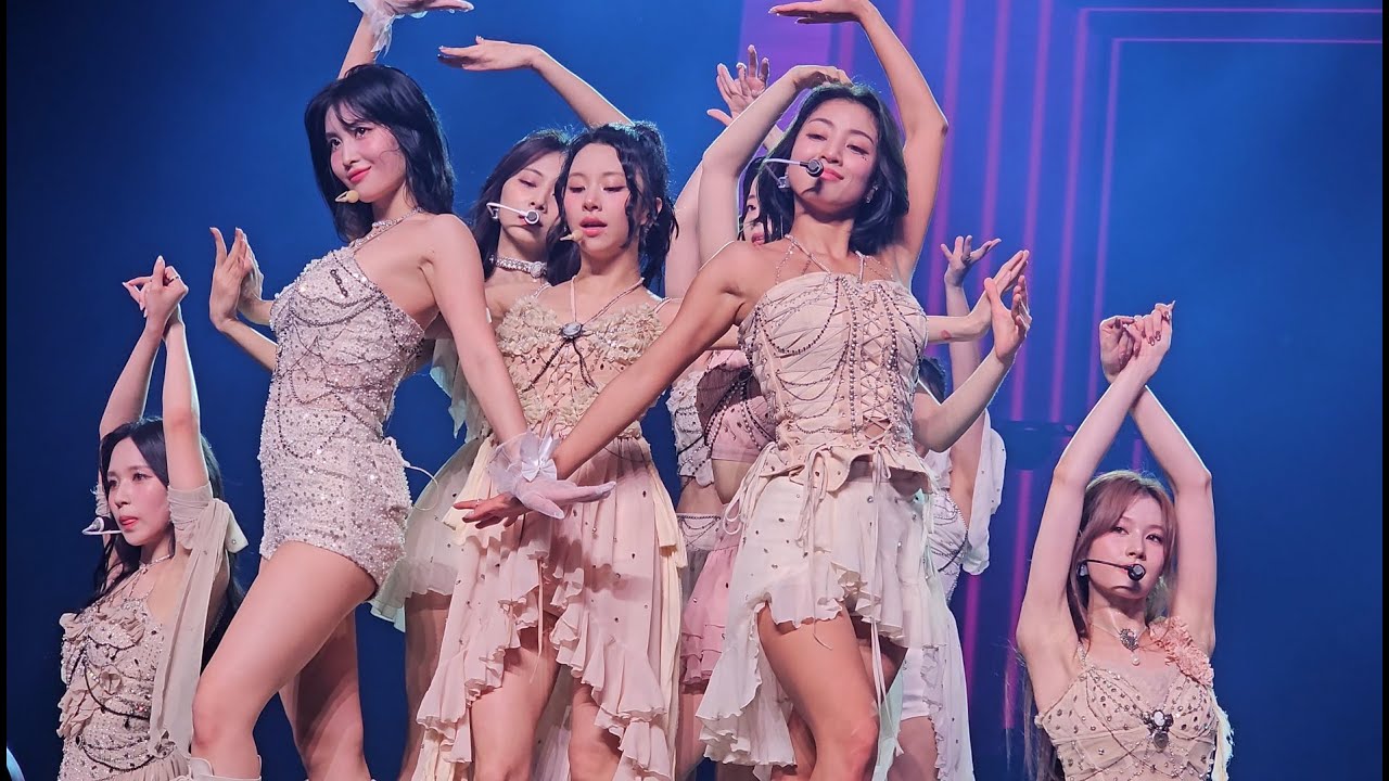 Twice 트와이스 @ Accor Arena in Paris - Fancy | Fancam