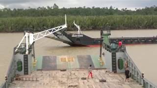 Perfect. . . Skill luar biasa kapten kapal menyandarkan kapal tanpa benturan.