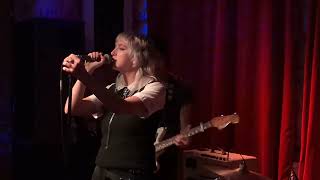 girlpuppy - Swallow [Live at the Deaf Institute, 20/07/2023]