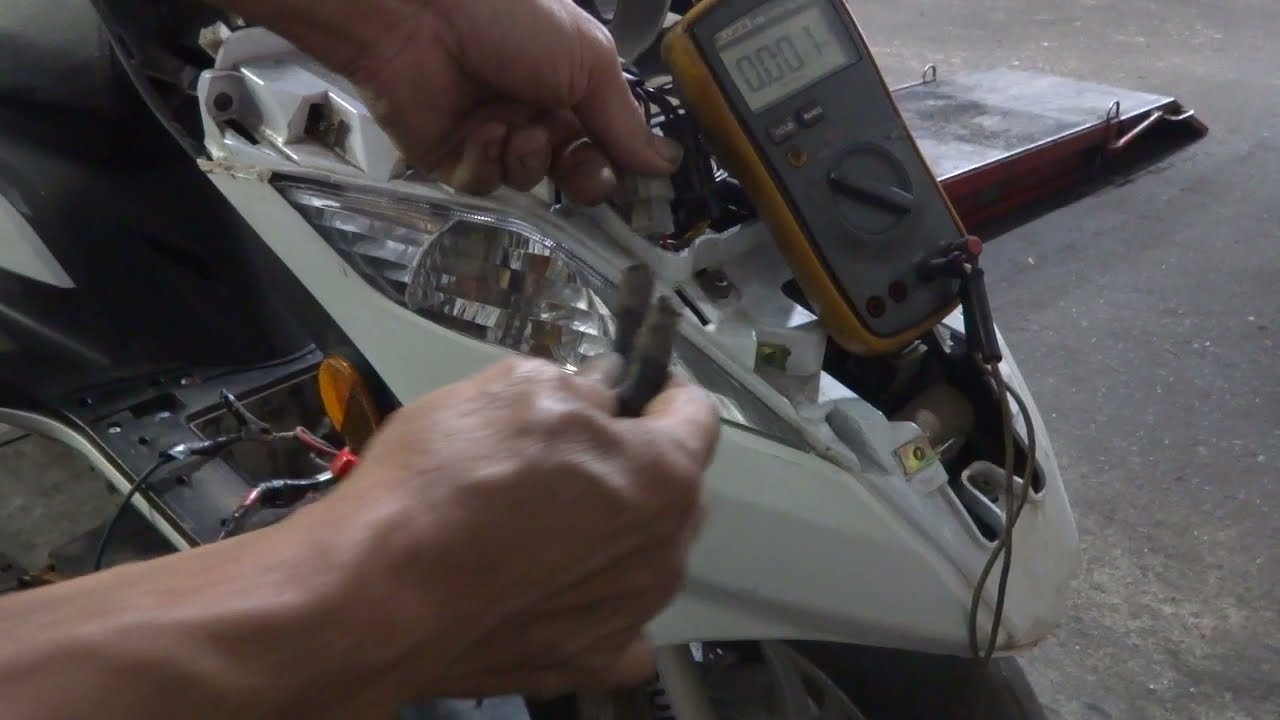 Como reparar Burgman injetada 125, que carrega pouco a bat. Reparo passo a passo. Leia descrição.