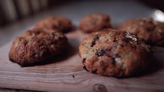 Epic handheld B ROLL | chocolate chip cookies