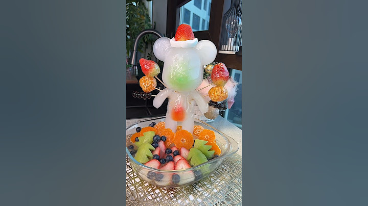 탕후루 파는 아이스 산타곰돌이😁 뭔가 잘못된 곳은 어디일까요🤣 다들 행복한  크리스마스  보내세요 🌲#청담언니 #요리하는메이크업아티스트 #shorts