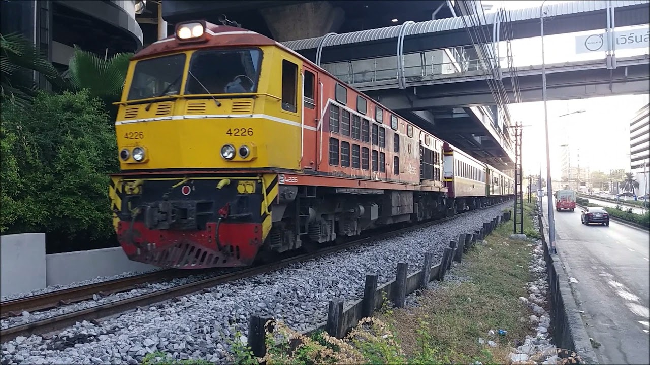 รถไฟไทย : ดูรถไฟในช่วงเช้าที่สุขุมวิท 71