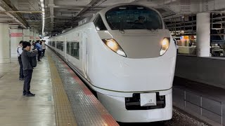 【4K高画質】【臨時特急ときわ92号】E657系カツK-1編成(651系電車オマージュカラー塗装・トップナンバー)が上野行きとして北千住駅3番線を通過するシーン(9092M)2026.5.15