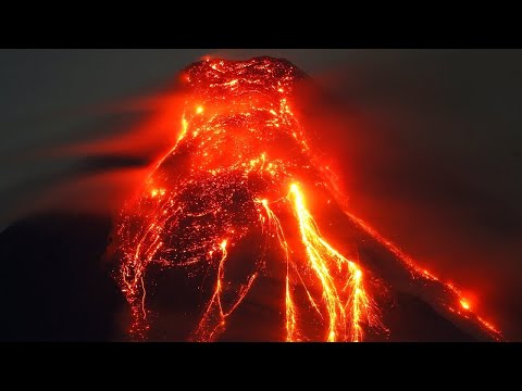 Eruption of the most active volcano Sakurajima in Japan! The column of smoke and ash rose 50 km!