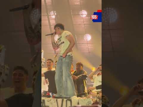 Video Olly canta Depresso Fortunato live in tour a Bologna: sul palco anche Tredici Pietro | RDSnews