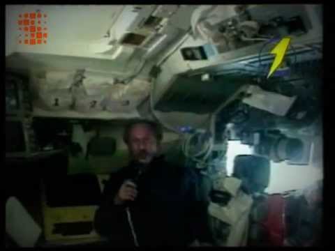 Le Prince Philippe dialogue avec Dirk Frimout dans l'espace