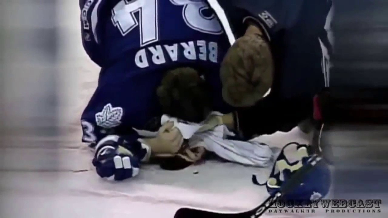 Педан травма видео. Самая страшная травма в хоккее. Самая ужасная травма в хоккее.