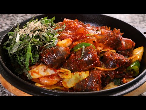 Spicy stir-fried sundae-bokkeum (순대볶음)