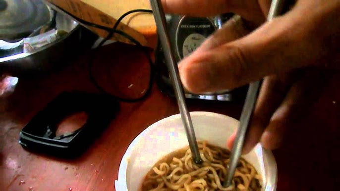 Cómo comer ramen con palitos chinos: 10 Pasos