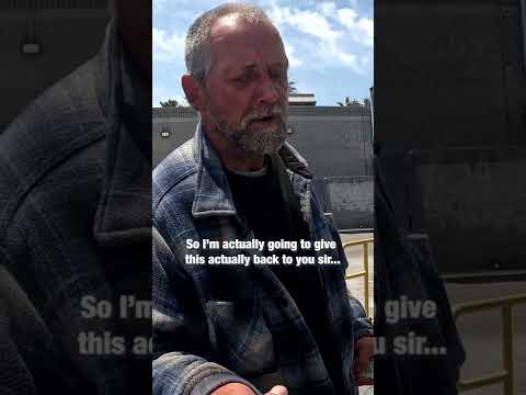 Videó: Az internet csak felemelte meglepő pénzösszeget Thomas számára - A hihetetlenül nagylelkű hajléktalan személy