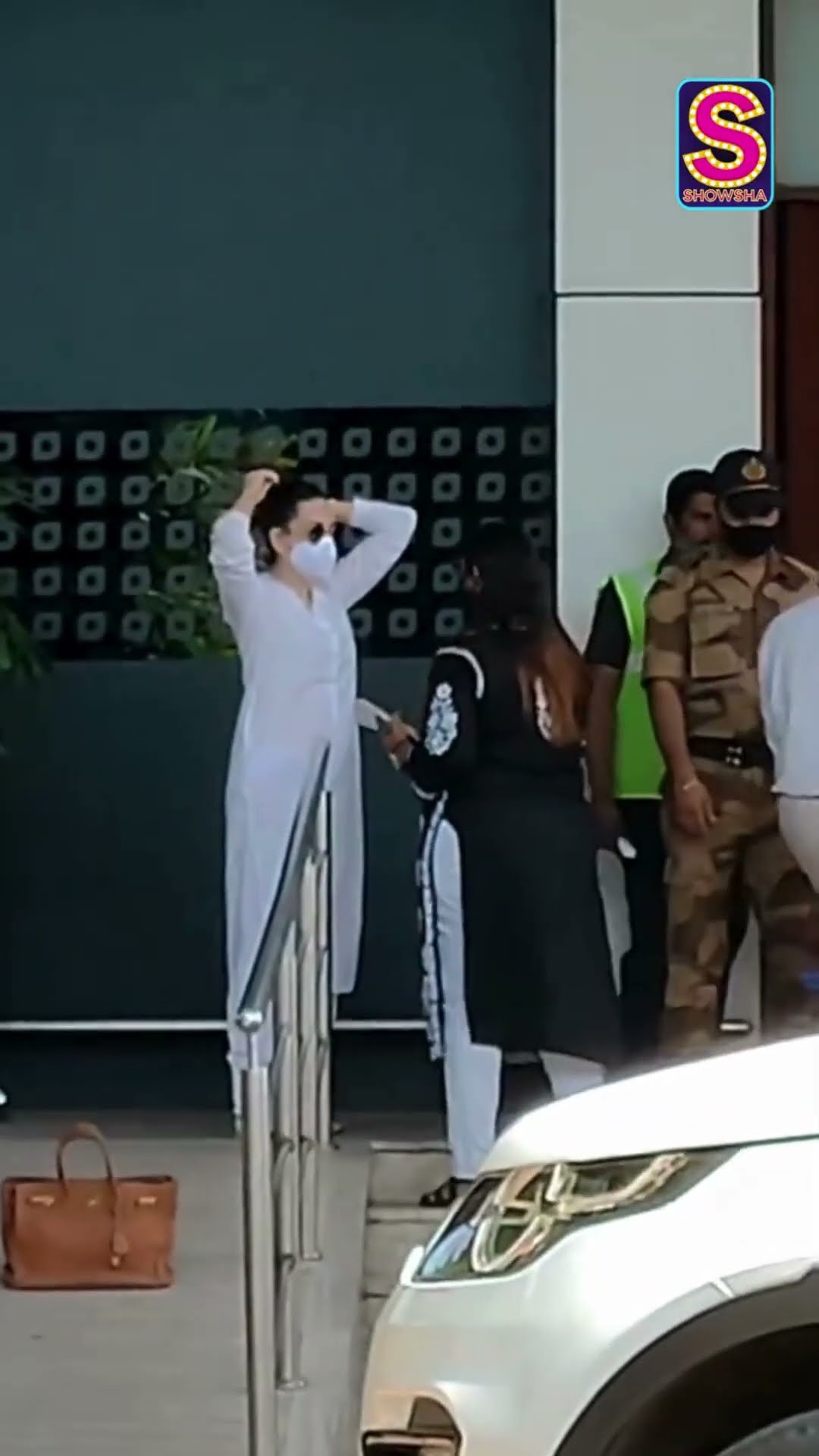 Karisma Kapoor Looks Stunning In All White Indian Outfit, Gets Papped In Mumbai | N18S #trending