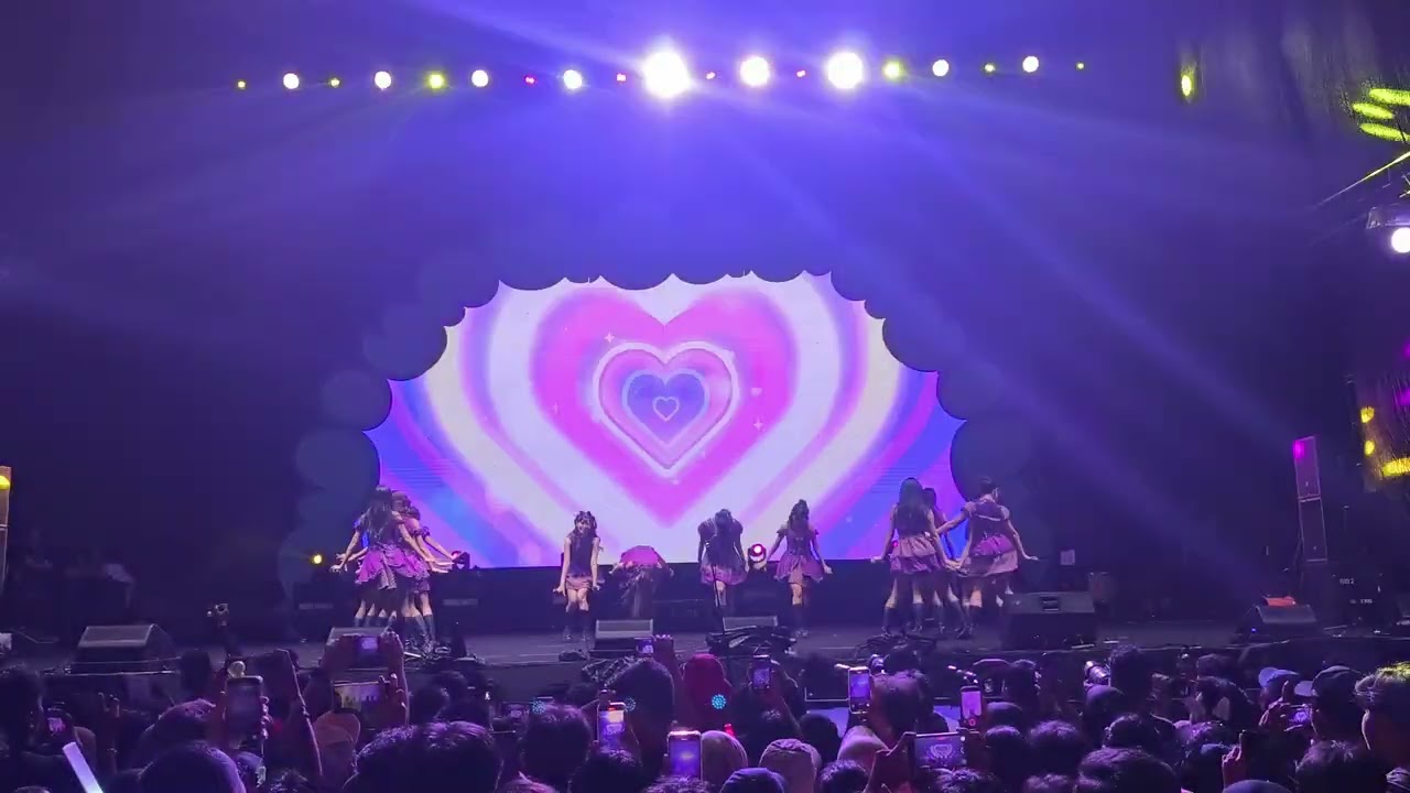 JKT48 - Arah Sang Cinta Dan Balasannya (BlaBlaBla Fest) Palembang